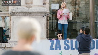 Prosvjedni skup roditelja protiv politike obaveznog cijepljenja Prosvjedni skup roditelja protiv politike obaveznog cijepljenja