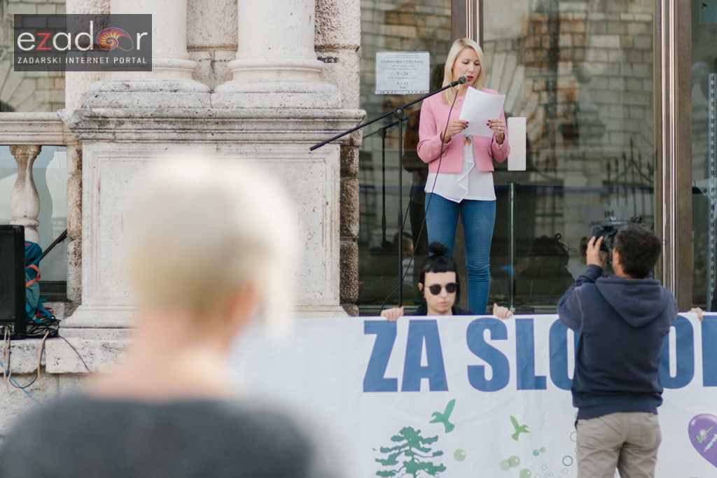 Prosvjedni skup roditelja protiv politike obaveznog cijepljenja Prosvjedni skup roditelja protiv politike obaveznog cijepljenja