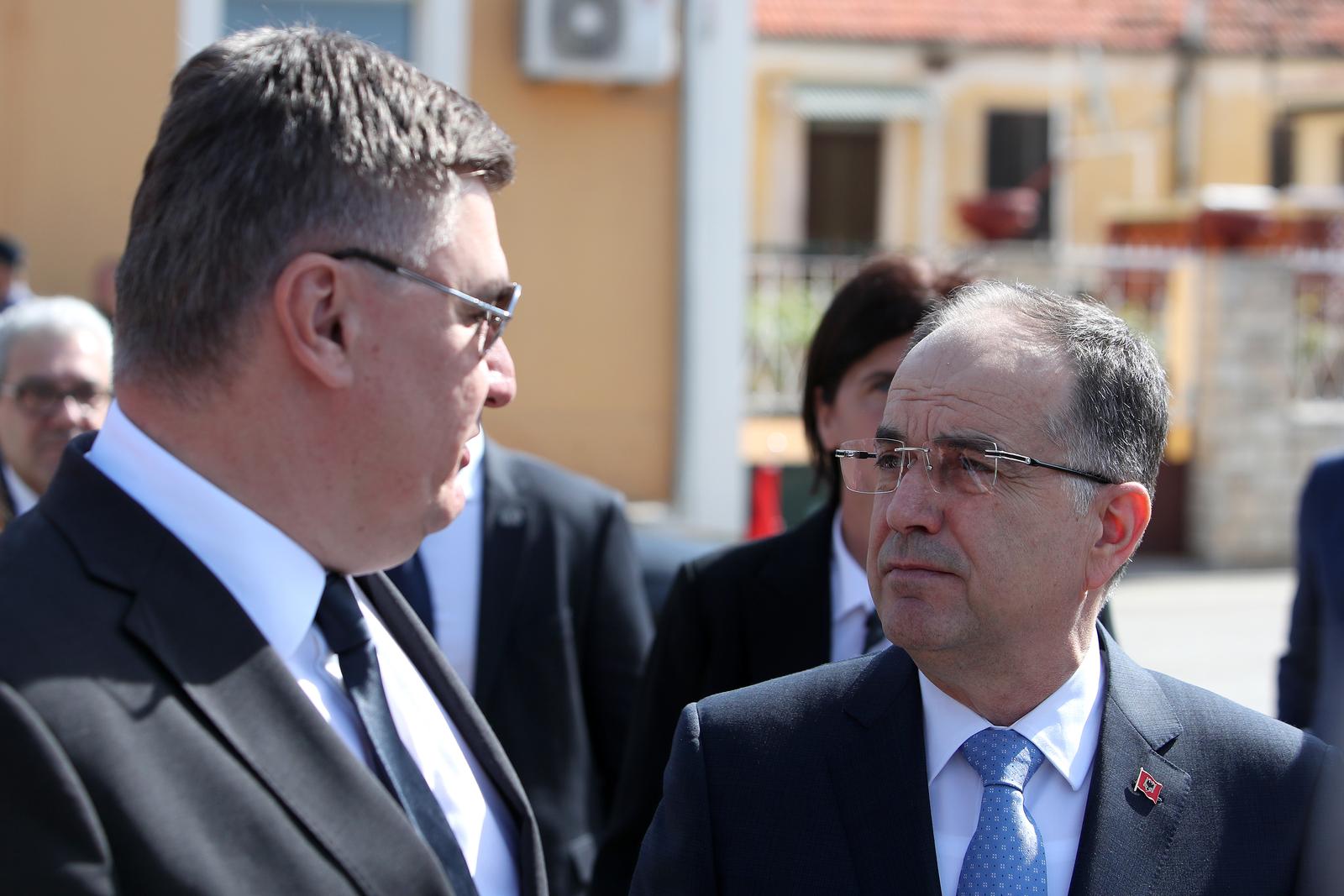 Predsjednik Zoran Milanović i albanski predsjednik Bajram Begaj posjetili crkvu Gospe Loretske u Arbanasima Predsjednik Zoran Milanović i albanski predsjednik Bajram Begaj posjetili crkvu Gospe Loretske u Arbanasima