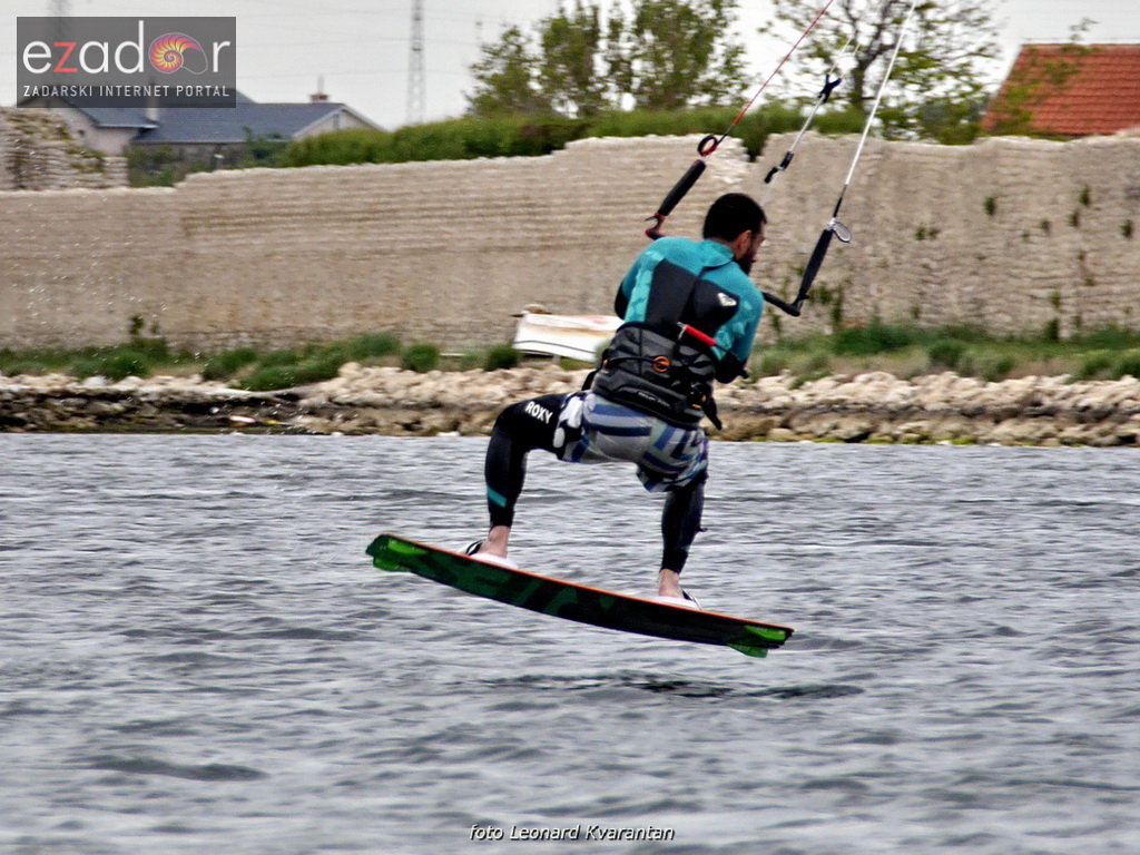 Kiteri guštali u refulima ninske bure Kiteri guštali u refulima ninske bure