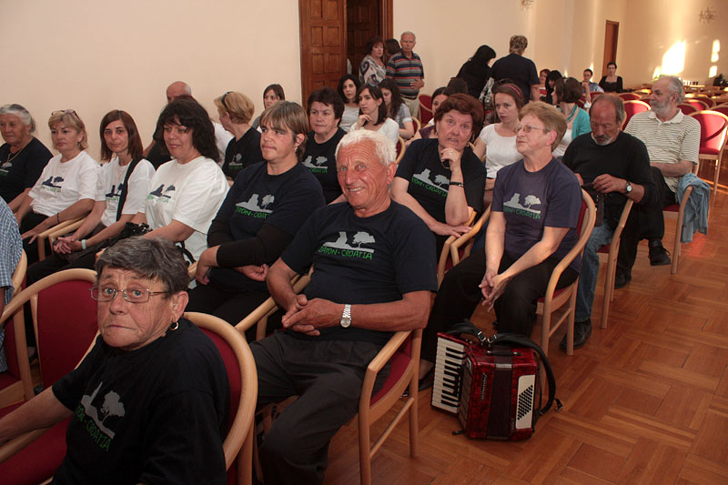 Julianne Eden Bušić predstavila novu knjigu “Živa glava”, Foto: Lucija Juravić Julianne Eden Bušić predstavila novu knjigu “Živa glava”, Foto: Lucija Juravić