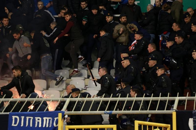 Bakljada i neredi na utakmici Hajduk – Dinamo