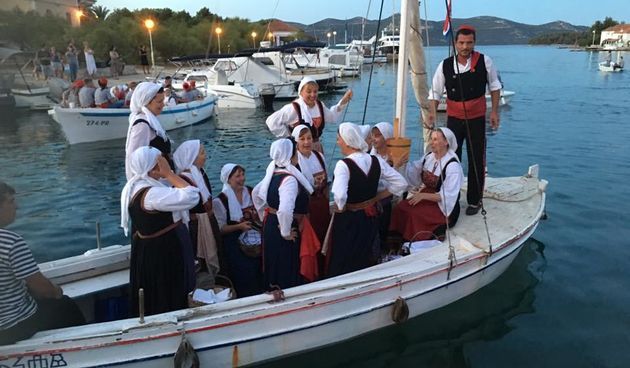 Iški kralj, Veli Iž, fešte