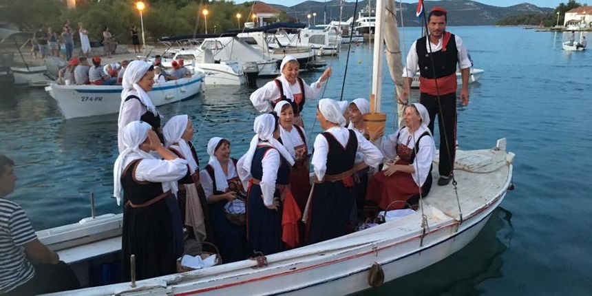 Iški kralj, Veli Iž, fešte