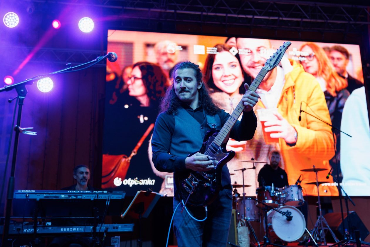 Koncert Lucije Marcelić & Pink Noise na Adventu u Zadru Koncert Lucije Marcelić & Pink Noise na Adventu u Zadru