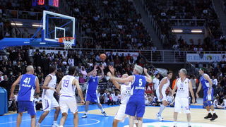 KK Zadar – Real Madrid, umirovljenje dresova 10 (Giuseppe Giergia) i 11 (Kresimir Cosic), Foto; Mladen Malik KK Zadar – Real Madrid, umirovljenje dresova 10 (Giuseppe Giergia) i 11 (Kresimir Cosic), Foto; Mladen Malik