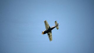 Aerodrom Vrsar domacin Red Bull Air Race Svjetskog prvenstva 2014. Red Bull Air Race okuplja najbolje svjetske pilote koji kombinacijom brzine, preciznosti i vjestine upravljaju okretnim avionima, provlaceci se kroz 25 m visoka vrata, do brzine od cak 370 Aerodrom Vrsar domacin Red Bull Air Race Svjetskog prvenstva 2014. Red Bull Air Race okuplja najbolje svjetske pilote koji kombinacijom brzine, preciznosti i vjestine upravljaju okretnim avionima, provlaceci se kroz 25 m visoka vrata, do brzine od cak 370