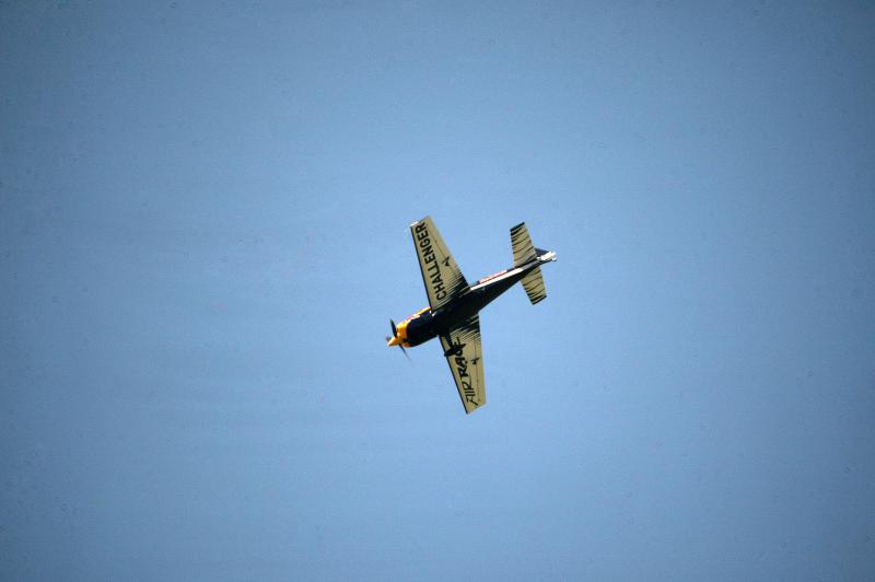 Aerodrom Vrsar domacin Red Bull Air Race Svjetskog prvenstva 2014. Red Bull Air Race okuplja najbolje svjetske pilote koji kombinacijom brzine, preciznosti i vjestine upravljaju okretnim avionima, provlaceci se kroz 25 m visoka vrata, do brzine od cak 370 Aerodrom Vrsar domacin Red Bull Air Race Svjetskog prvenstva 2014. Red Bull Air Race okuplja najbolje svjetske pilote koji kombinacijom brzine, preciznosti i vjestine upravljaju okretnim avionima, provlaceci se kroz 25 m visoka vrata, do brzine od cak 370