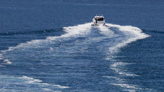Zadar, 040711.
Pomorski promet ispod mosta u Zdrelcu vrlo je intenzivan za vrijeme ljetnih mjeseci. Prolaz imedju otoka Ugljana i Pasmana najblizi je put zadarskog podrucja prema Kornatima i otocima zadarskog arhipelaga.
Na slici: brodovi slikani s mosta Zadar, 040711.
Pomorski promet ispod mosta u Zdrelcu vrlo je intenzivan za vrijeme ljetnih mjeseci. Prolaz imedju otoka Ugljana i Pasmana najblizi je put zadarskog podrucja prema Kornatima i otocima zadarskog arhipelaga.
Na slici: brodovi slikani s mosta