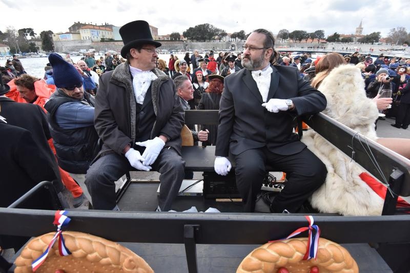 Karnevalska povorka krenula je s Branimirove obale prema Poluotoku. Photo: Dino Stanin/PIXSELL