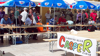 Narodni trg: Simultanka velemajstora Saša Martinović na 50 pločaa, Foto: Leo Banićć Narodni trg: Simultanka velemajstora Saša Martinović na 50 pločaa, Foto: Leo Banićć