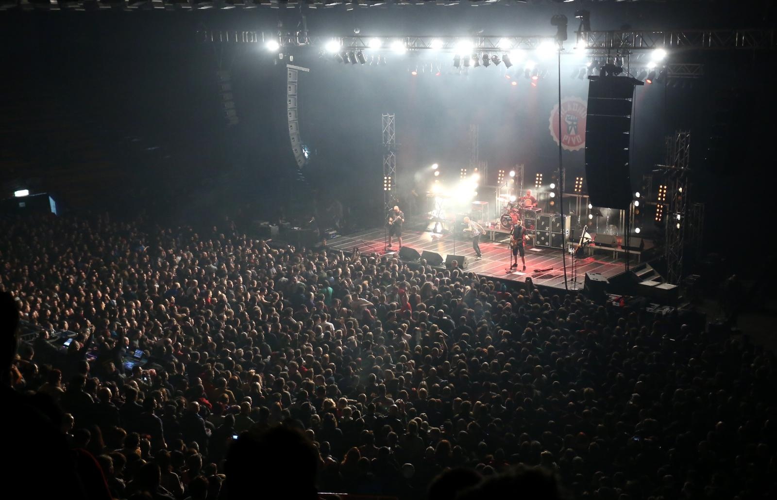 Hladno pivo u Domu sportova proslavilo 30 godina karijere Hladno pivo u Domu sportova proslavilo 30 godina karijere