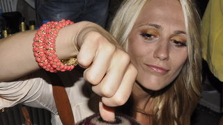 Vodice, 110611.
Obala Vladimira Natora.
Posljednja vecer CMC -a u Vodicama.
Na slici: Neda Parmac iz Feminema s bubnjarom Borisa Novkovica.
Foto: Marija Mihic / CROPIX