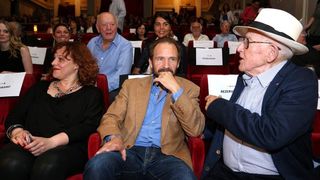 Osmi Festival zidovskog filma Zagreb – Festival tolerancije obiljezava 20. godisnjicu filma Schindlerova lista redatelja Stevena Spielberga, u kojem je posebni gost festivala Ralph Fiennes glumio nacistickog zlocinca Amona Goetha, a producirao ga je dire Osmi Festival zidovskog filma Zagreb – Festival tolerancije obiljezava 20. godisnjicu filma Schindlerova lista redatelja Stevena Spielberga, u kojem je posebni gost festivala Ralph Fiennes glumio nacistickog zlocinca Amona Goetha, a producirao ga je dire