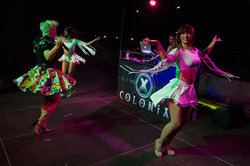 Mještani Bibinja sinoć su uživali u vrhunskom koncertu grupe Colonija na sportskom centru Crljenica Mještani Bibinja sinoć su uživali u vrhunskom koncertu grupe Colonija na sportskom centru Crljenica