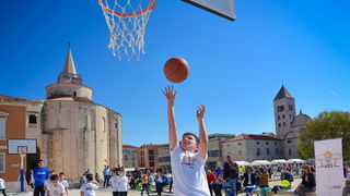 Basket na Forumu: Košarkaške legende protiv mlađih uzrasta KK Zadar Basket na Forumu: Košarkaške legende protiv mlađih uzrasta KK Zadar