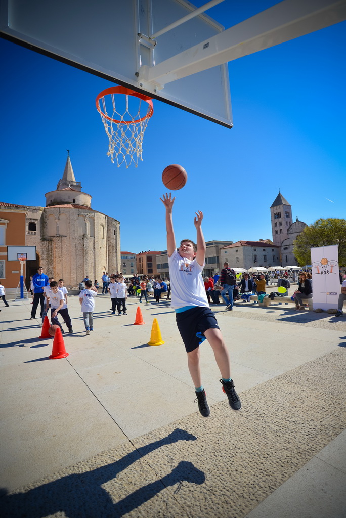 Basket na Forumu: Košarkaške legende protiv mlađih uzrasta KK Zadar Basket na Forumu: Košarkaške legende protiv mlađih uzrasta KK Zadar