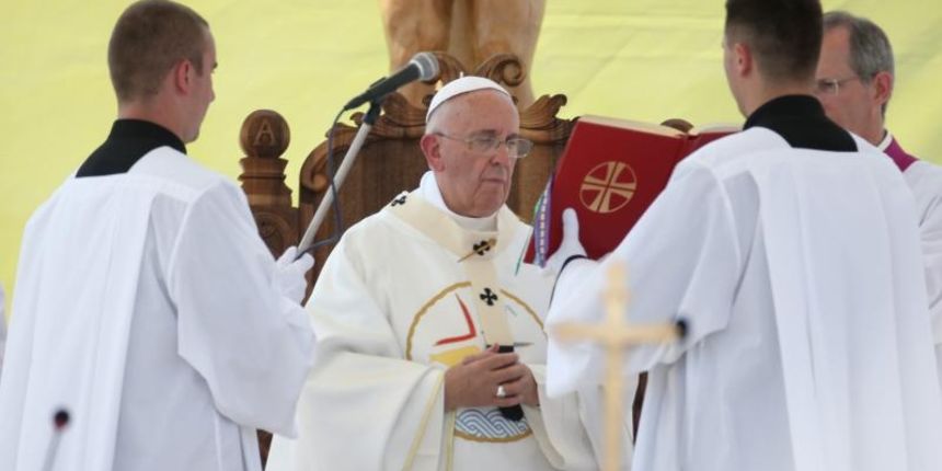 Sarajevo, Bosna i Hercegovina – Sluzbeni posjet pape Franje Sarajevu. Ovo je treci papinski posjet Bosni i Hercegovini. Prethodni posjeti pape Ivana Pavla II bili su pastoralni dok je posjet pape Franje primarno drzavnicki. Nakon susreta s drzavnim duznos Sarajevo, Bosna i Hercegovina – Sluzbeni posjet pape Franje Sarajevu. Ovo je treci papinski posjet Bosni i Hercegovini. Prethodni posjeti pape Ivana Pavla II bili su pastoralni dok je posjet pape Franje primarno drzavnicki. Nakon susreta s drzavnim duznos