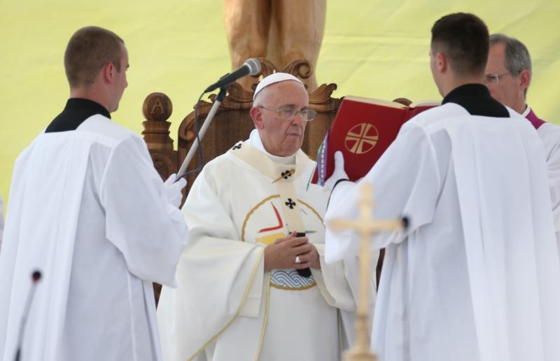 Sarajevo, Bosna i Hercegovina – Sluzbeni posjet pape Franje Sarajevu. Ovo je treci papinski posjet Bosni i Hercegovini. Prethodni posjeti pape Ivana Pavla II bili su pastoralni dok je posjet pape Franje primarno drzavnicki. Nakon susreta s drzavnim duznos Sarajevo, Bosna i Hercegovina – Sluzbeni posjet pape Franje Sarajevu. Ovo je treci papinski posjet Bosni i Hercegovini. Prethodni posjeti pape Ivana Pavla II bili su pastoralni dok je posjet pape Franje primarno drzavnicki. Nakon susreta s drzavnim duznos
