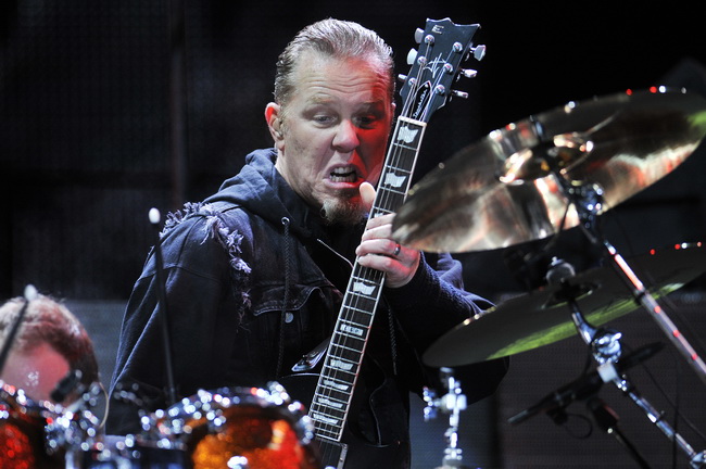 Zagreb, 160510.
Hipodrom.
Koncert heavy metal grupe Metallica.
Na slici: James Hetfield
Foto: Boris Kovacev / CROPIX