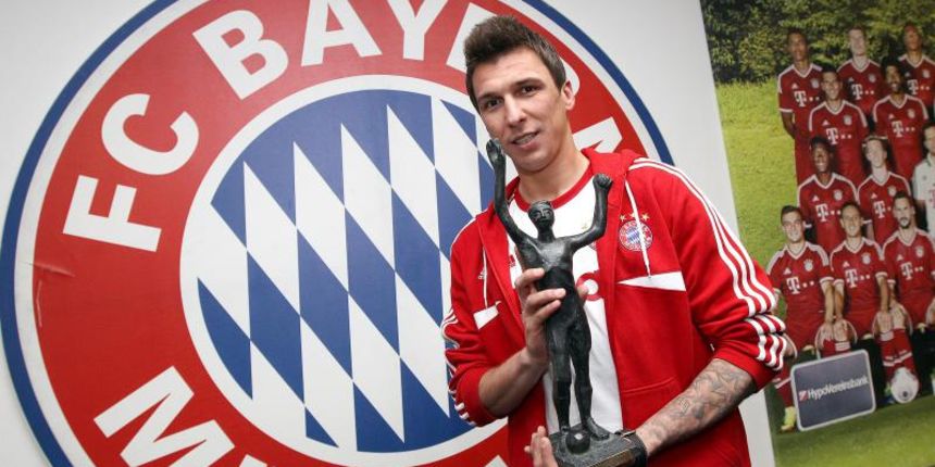 Muenchen, Njemacka – Mario Mandzukic prima nagradu za najboljeg nogometasa 2013. u izboru Vecernjeg lista. Photo: Boris Scitar/Vecernji list