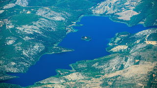 Zagreb-Split, 080912.
Let Zagreba za Split.
Na slici Visovacko jezero u Nacionalnom parku Krka.
Foto: Zvonimir Barisin / CROPIX Zagreb-Split, 080912.
Let Zagreba za Split.
Na slici Visovacko jezero u Nacionalnom parku Krka.
Foto: Zvonimir Barisin / CROPIX