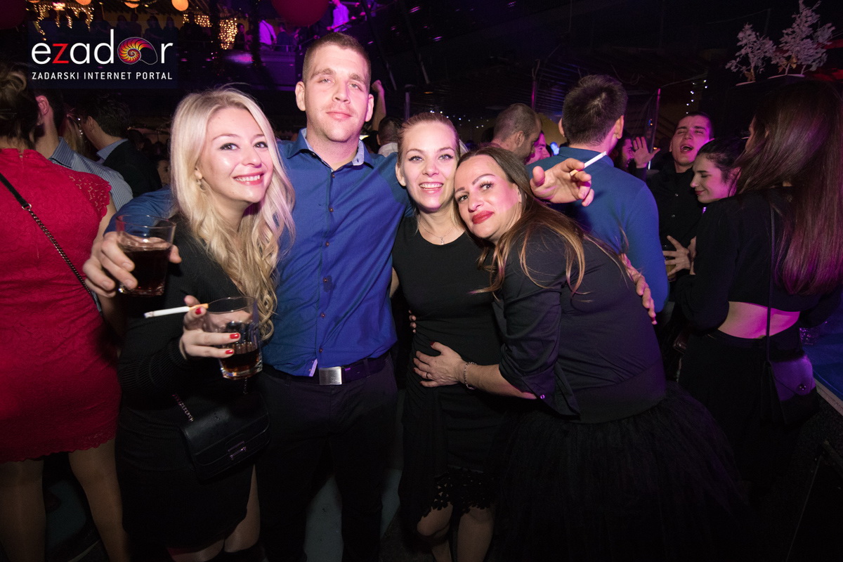 Ludnica u Saturnusu: Najbolji doček u svemiru i šire Ludnica u Saturnusu: Najbolji doček u svemiru i šire