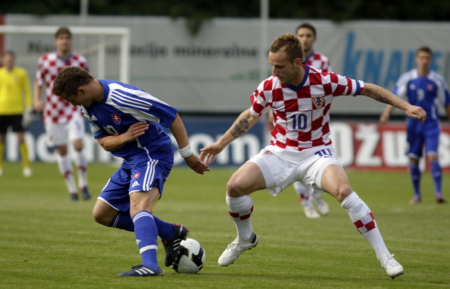 Varazdin, 190510.
Na gradskom stadionu u Varazdinu igra se kvalifikacijska utakmica za europsko prvenstvo U-21 izmedju reprezentacija Hrvatske i Slovacke.
Na slici: Ivan Rakitic.
Foto: Zeljko Hajdinjak / CROPIX