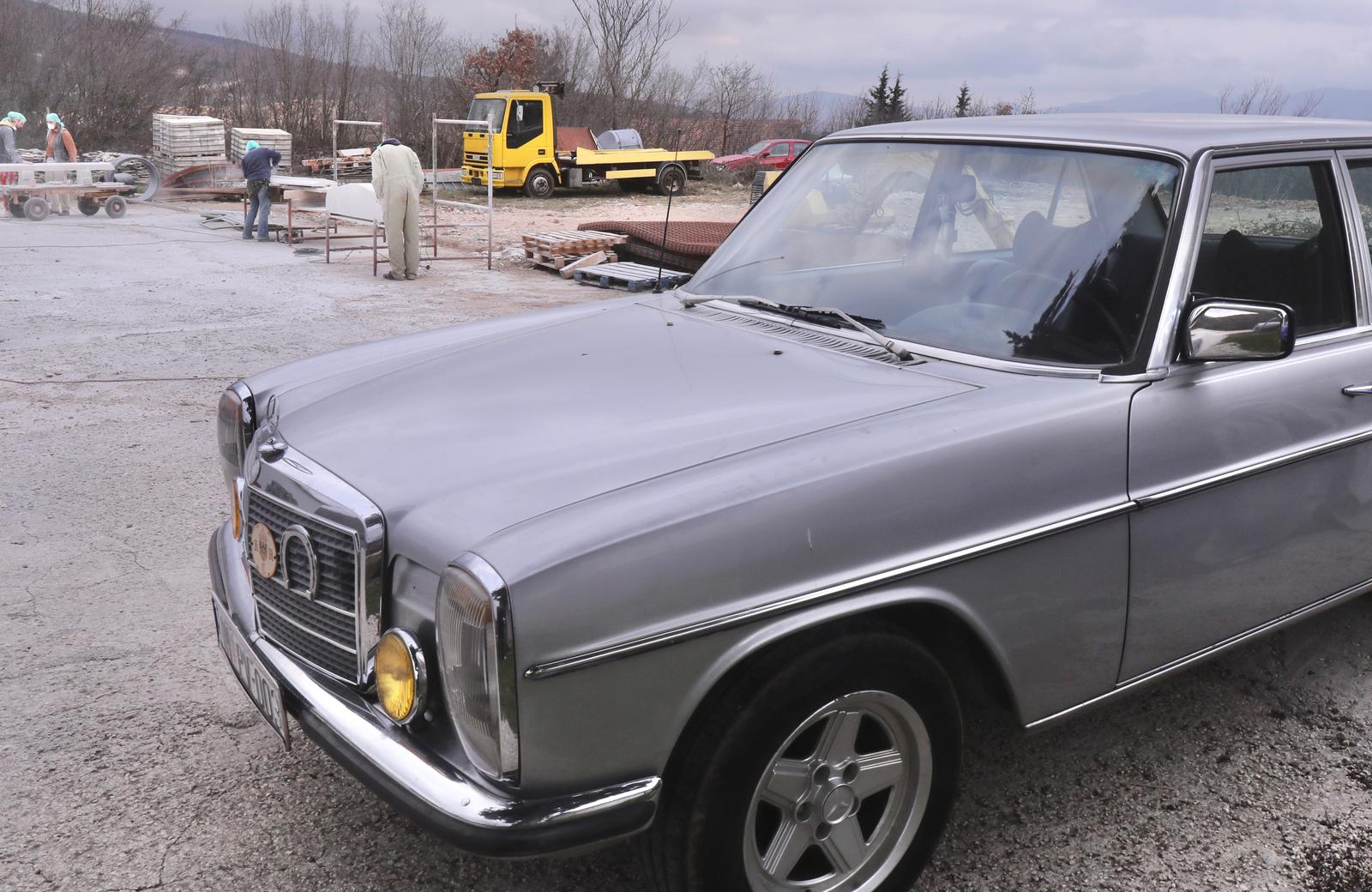 Mladi europski kipari stigli u Imotski, punom parom rade spomenik kultnom Mercedesu Mladi europski kipari stigli u Imotski, punom parom rade spomenik kultnom Mercedesu