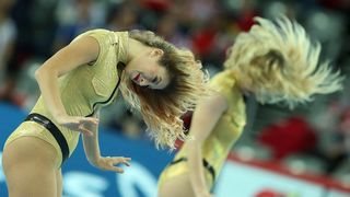 Atraktivne plesačice zagrijale atmosferu u zagrebačkoj Areni