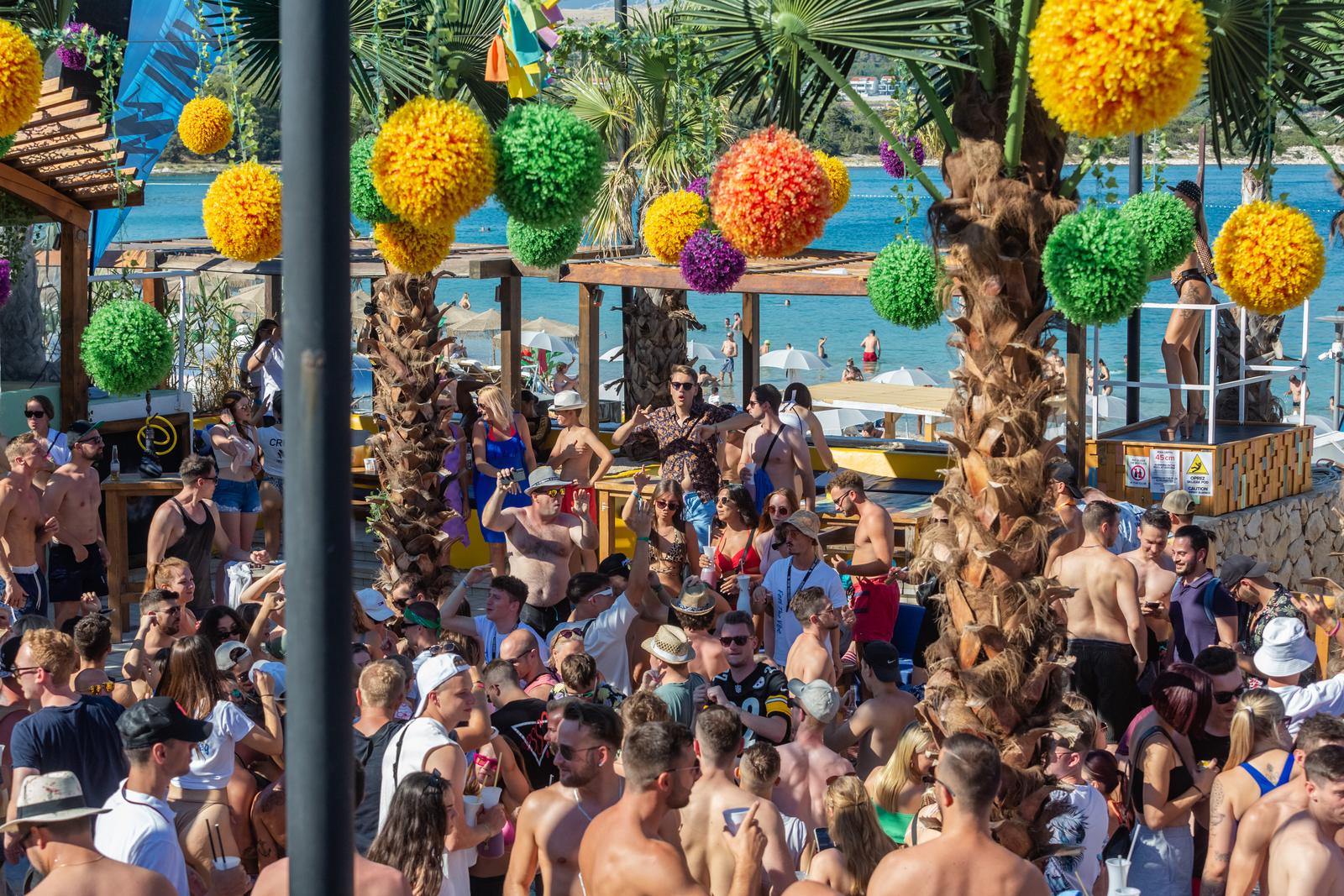 Dnevni party u klubu Papaya na plaži Zrće