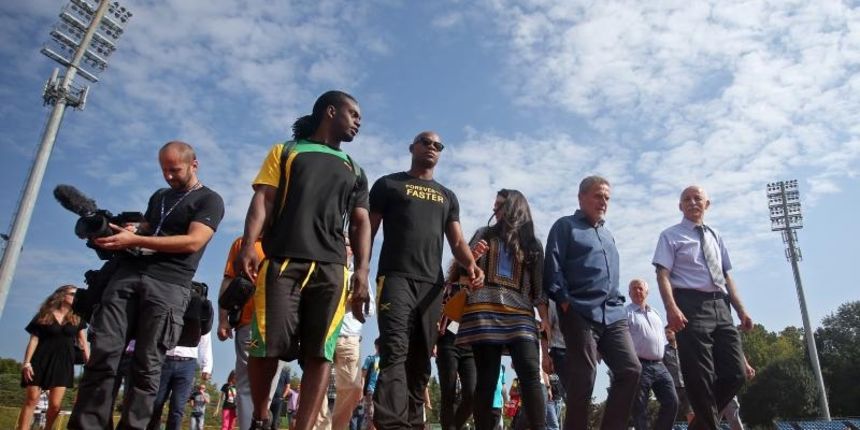 02.09.2015., Zagreb, SRC Mladost – Gradonacelnik Milan Bandic u drustvu s bivsim svjetskim rekorderom na 100 metara Asafom Powellom, bivsom svjetskom rekorderkom u bacanju diska Sandrom Perkovic, direktorom Mitinga Jankom Golesom, direktorom natjecanja Si