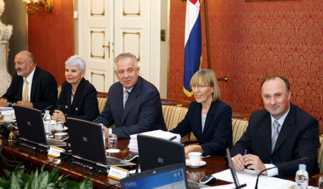 Zagreb, 020709.
Vlada Markov trg.
Redovita sjednica vlade.
Na slici: Premijer u ostavci Ivo Sanader, Jadranka Kosor, Damir Polancec.
Foto: Goran Mehkek / CROPIX