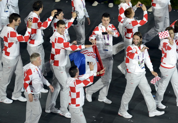 London, 270712.
Olimpijski stadion.
Svecano otvaranje Olimpijskih Igra u Londonu.
Na fotografiji: hrvatski sportasi u defileu, rukometni golman Venio Losert nosi zastavu.
Foto: Drago Sopta / CROPIX