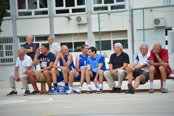 U povodu blagdana Kraljice Mira u Stanovima odigrana utakimica između veterana KK Zadar i Stanova, Foto: Iva Perinčić U povodu blagdana Kraljice Mira u Stanovima odigrana utakimica između veterana KK Zadar i Stanova, Foto: Iva Perinčić