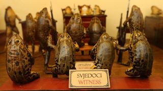 Zbirka od 500-tinjak prepariranih zaba u ljudskim situacijama, smjestena u bivsem kinu Tesla, prema rijecima vlasnika Ivana Medveseka, ne naliazi na dovoljno zanimanje institucija RH pa bi uskoro trebala preseliti u London. Photo: Ivo Cagalj/PIXSELL Zbirka od 500-tinjak prepariranih zaba u ljudskim situacijama, smjestena u bivsem kinu Tesla, prema rijecima vlasnika Ivana Medveseka, ne naliazi na dovoljno zanimanje institucija RH pa bi uskoro trebala preseliti u London. Photo: Ivo Cagalj/PIXSELL