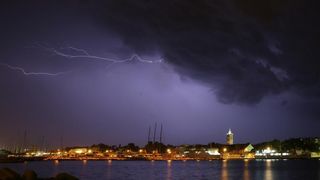 U ranim jutarnjim satima, noćas oko 1.30 satima zadarsko područje pogodilo je nevrijeme s jakim pljuskom praćeno munjama i grmljavinom. Photo: Filip Brala/PIXSELL U ranim jutarnjim satima, noćas oko 1.30 satima zadarsko područje pogodilo je nevrijeme s jakim pljuskom praćeno munjama i grmljavinom. Photo: Filip Brala/PIXSELL