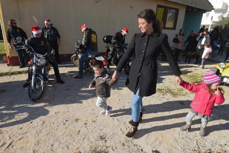 Bikeri moto kluba Bestije tradicionalno su posjetili i darivali djecu vrtica Latica