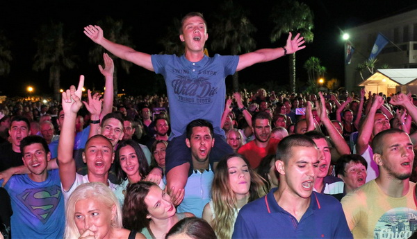 Virsko ljeto 2016: Dražen Zečić Zeko i Banana Band raspjevali i rasplesali Vir