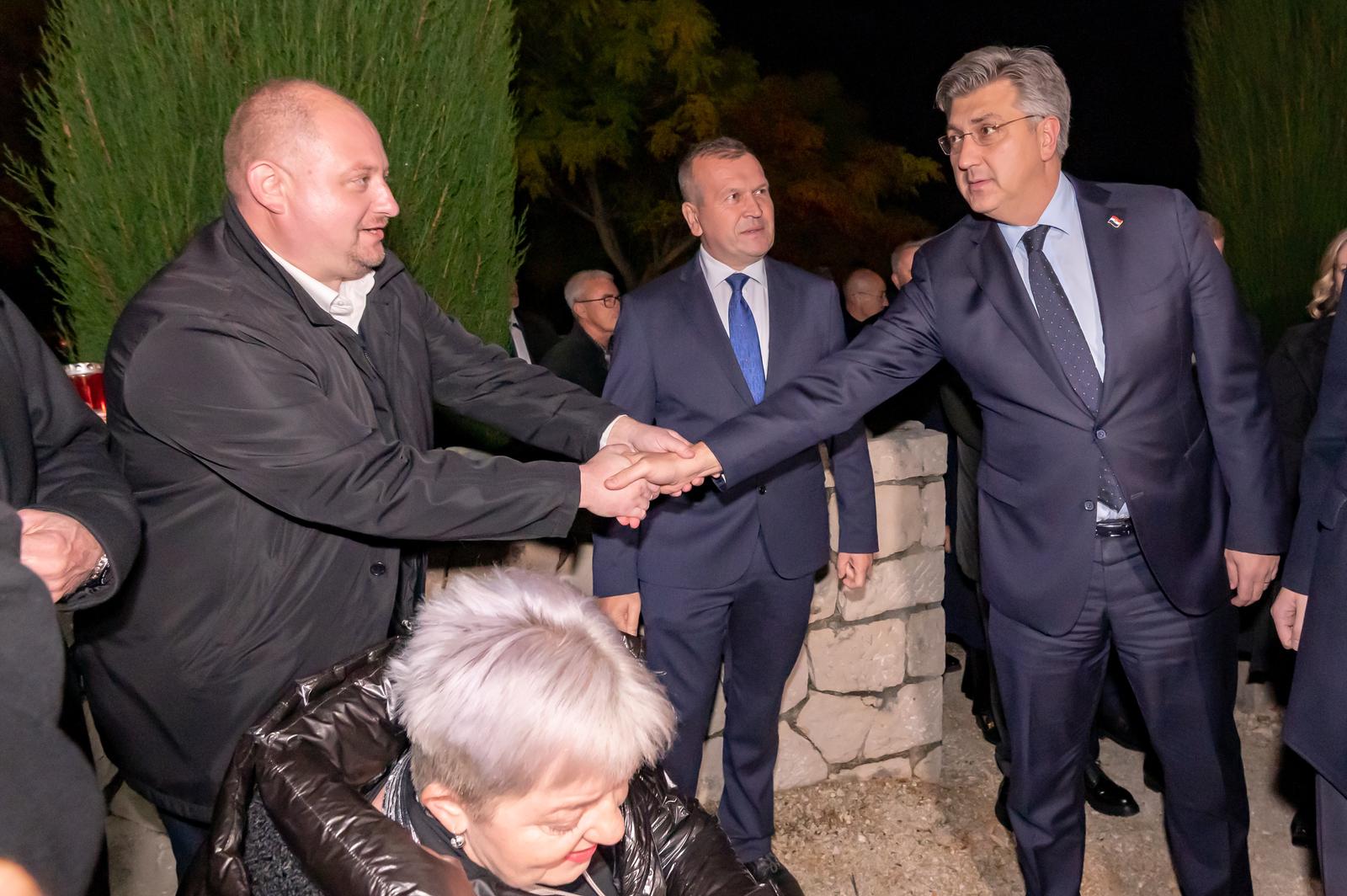 Andrej Plenković obilježio Dan sjećanja u Škabrnji Andrej Plenković obilježio Dan sjećanja u Škabrnji