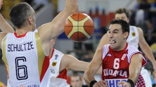 Bydgoszcz, 150909.
Dvorana Sport Arena Luczniczka.
Europsko prvenstvo u kosarci u Poljskoj, drugi krug natjecanja po skupinama 3. kolo grupe E, utakmica izmedju Hrvatske i Njemacke odlucujuca za ulazak u cetvrtfinale.
Na slici: Marko Popovic.
Foto: Drago