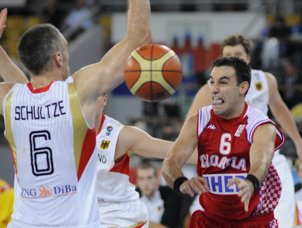 Bydgoszcz, 150909.
Dvorana Sport Arena Luczniczka.
Europsko prvenstvo u kosarci u Poljskoj, drugi krug natjecanja po skupinama 3. kolo grupe E, utakmica izmedju Hrvatske i Njemacke odlucujuca za ulazak u cetvrtfinale.
Na slici: Marko Popovic.
Foto: Drago