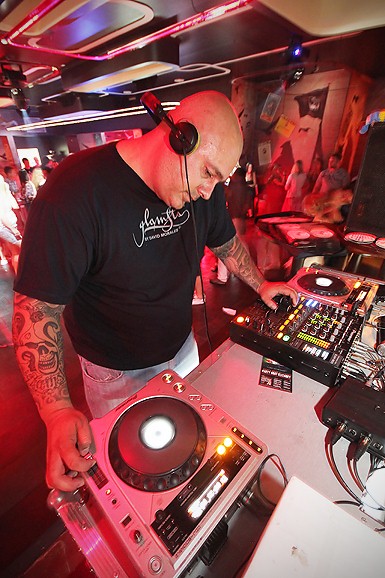 Brandon Morales u Maraschino baru (foto:Saša Čuka) Brandon Morales u Maraschino baru (foto:Saša Čuka)