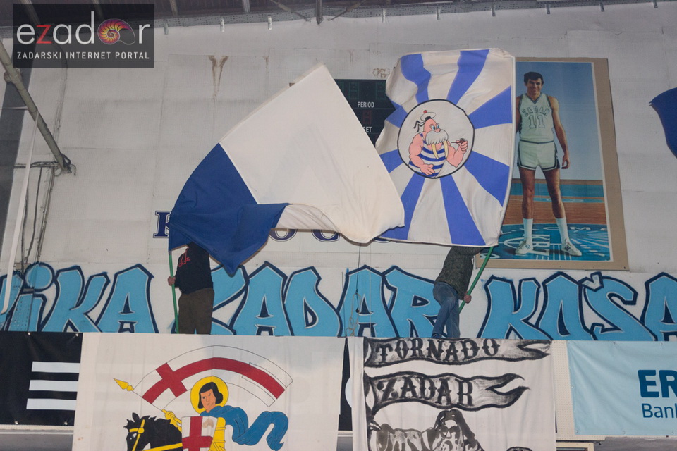 Humanitarno gledanje utakmice Zadar-Cibona u Jazinama Humanitarno gledanje utakmice Zadar-Cibona u Jazinama