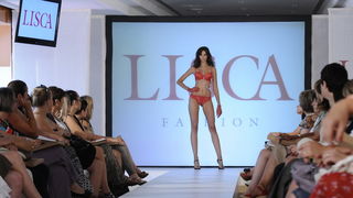 Zagreb, 230811.
Hotel Dubrovnik.
Modna revija modne kuce Lisca, na kojoj su prikazane kolekcije rublja, spavaceg programa, bluza, doljneg vesa i kupacih kostima za 2012. godinu.
Foto: Admir Buljubasic / CROPIX