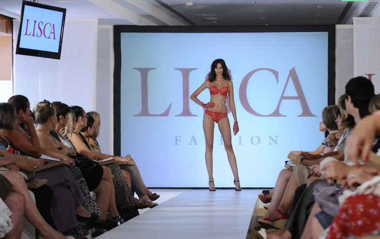 Zagreb, 230811.
Hotel Dubrovnik.
Modna revija modne kuce Lisca, na kojoj su prikazane kolekcije rublja, spavaceg programa, bluza, doljneg vesa i kupacih kostima za 2012. godinu.
Foto: Admir Buljubasic / CROPIX