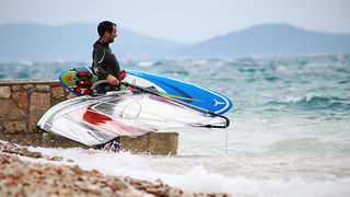 Windsurferi na Kolovarima, 11. travnja 2012. (foto:Saša Čuka) Windsurferi na Kolovarima, 11. travnja 2012. (foto:Saša Čuka)