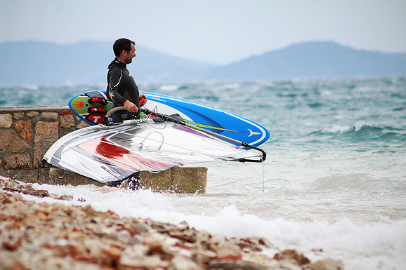 Windsurferi na Kolovarima, 11. travnja 2012. (foto:Saša Čuka) Windsurferi na Kolovarima, 11. travnja 2012. (foto:Saša Čuka)