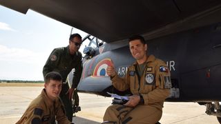 Francuski vojni avioni u vojarni “Pukovnik Mirko Vukušić”u Zemuniku Francuski vojni avioni u vojarni “Pukovnik Mirko Vukušić”u Zemuniku