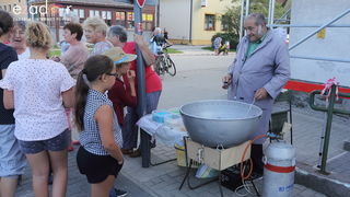 Bibinjci gradišćanskim Hrvatima darovali 1.82 metara visok kip sv. Roka Bibinjci gradišćanskim Hrvatima darovali 1.82 metara visok kip sv. Roka